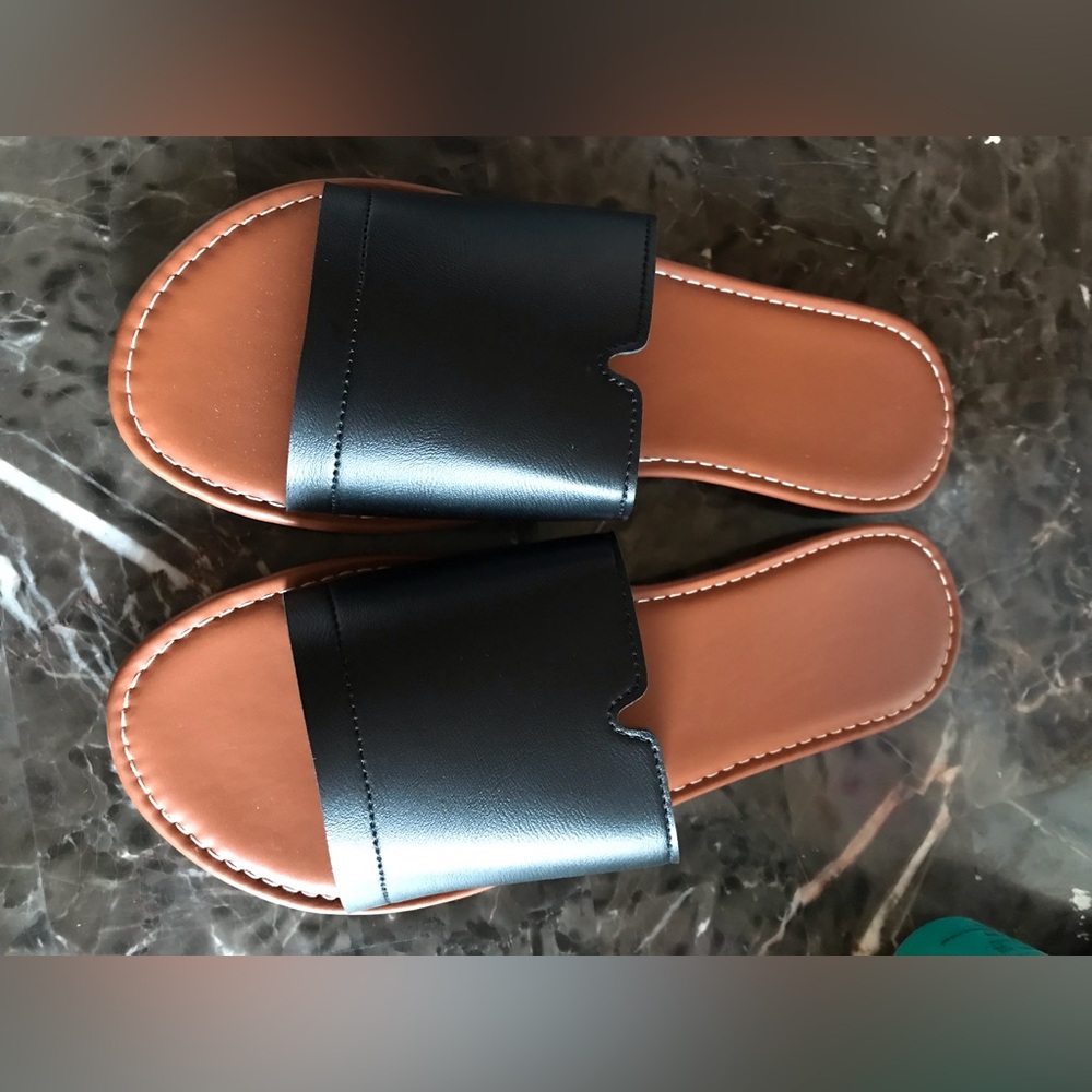 Women NWOT open toe flat sandals - Picture 4 of 4
